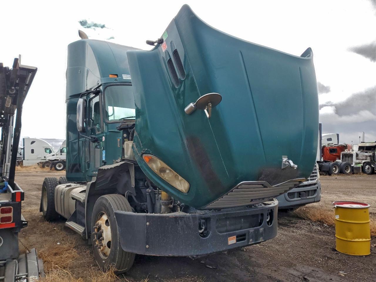 Lot #3297088491 2017 MACK UNKNOWN