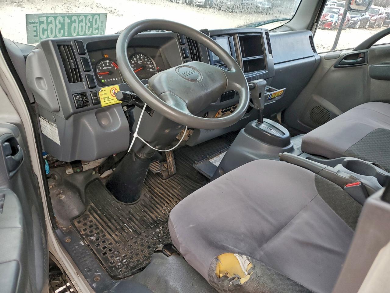 Lot #3312164107 2015 ISUZU NPR