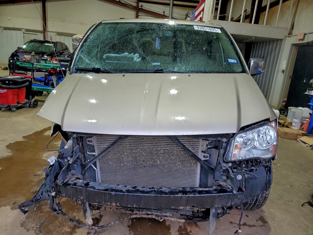 CHRYSLER TOWN & COUNTRY TOURING L