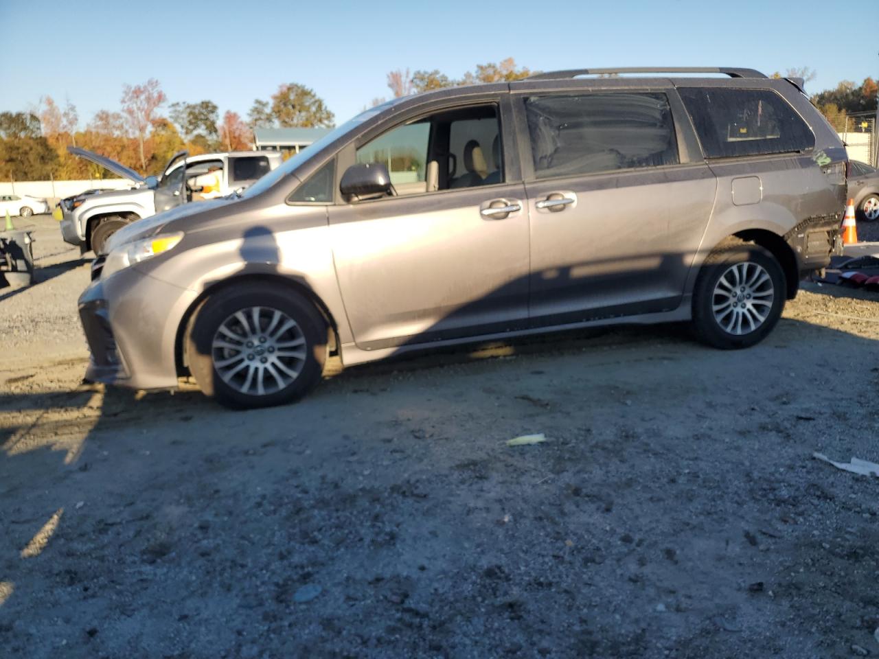 TOYOTA SIENNA XLE