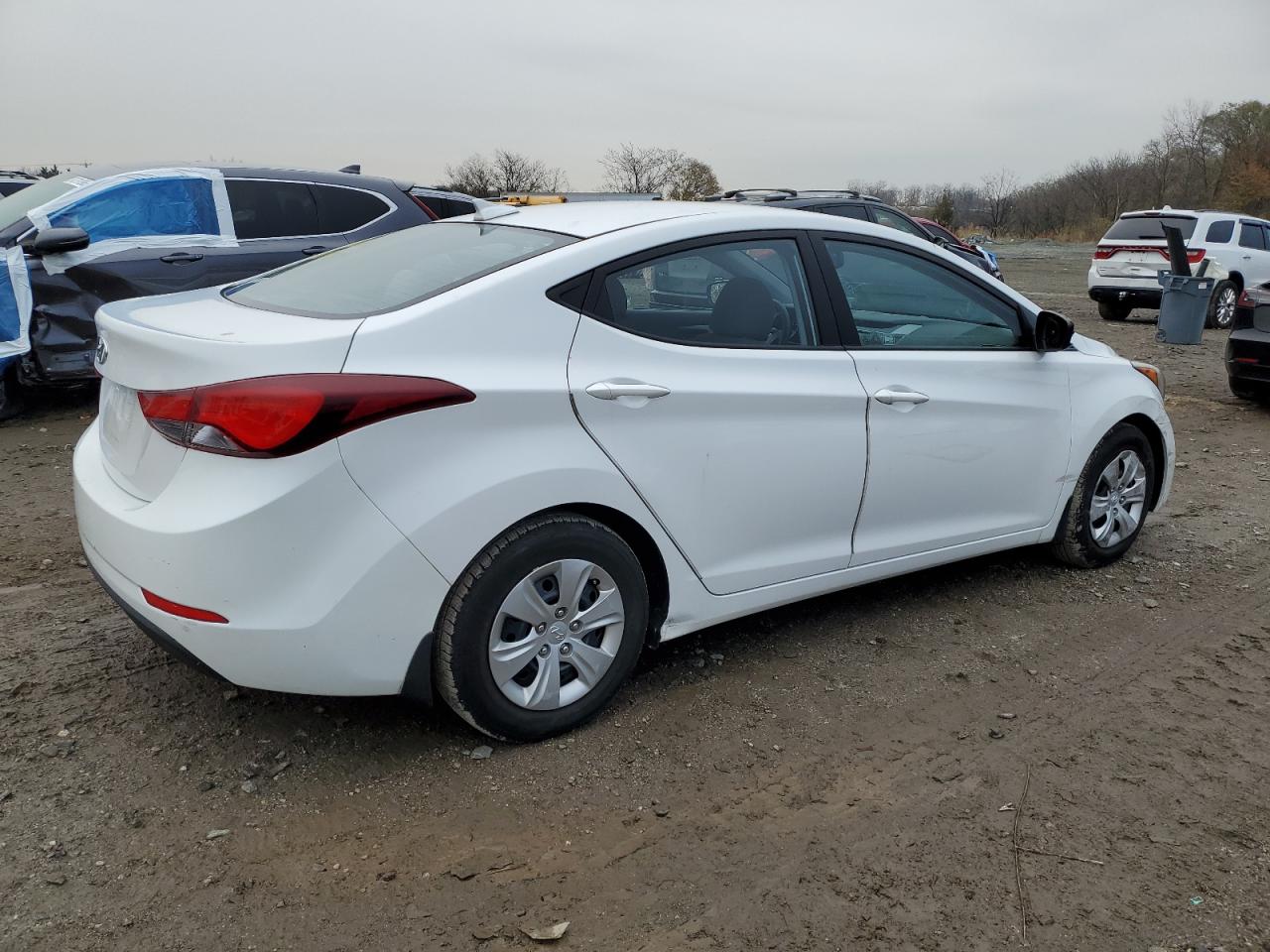 HYUNDAI ELANTRA SE