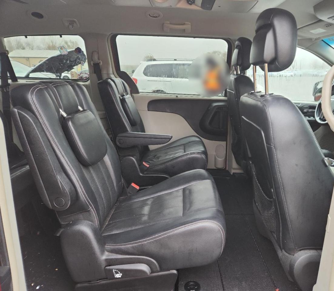 CHRYSLER TOWN & COUNTRY TOURING L