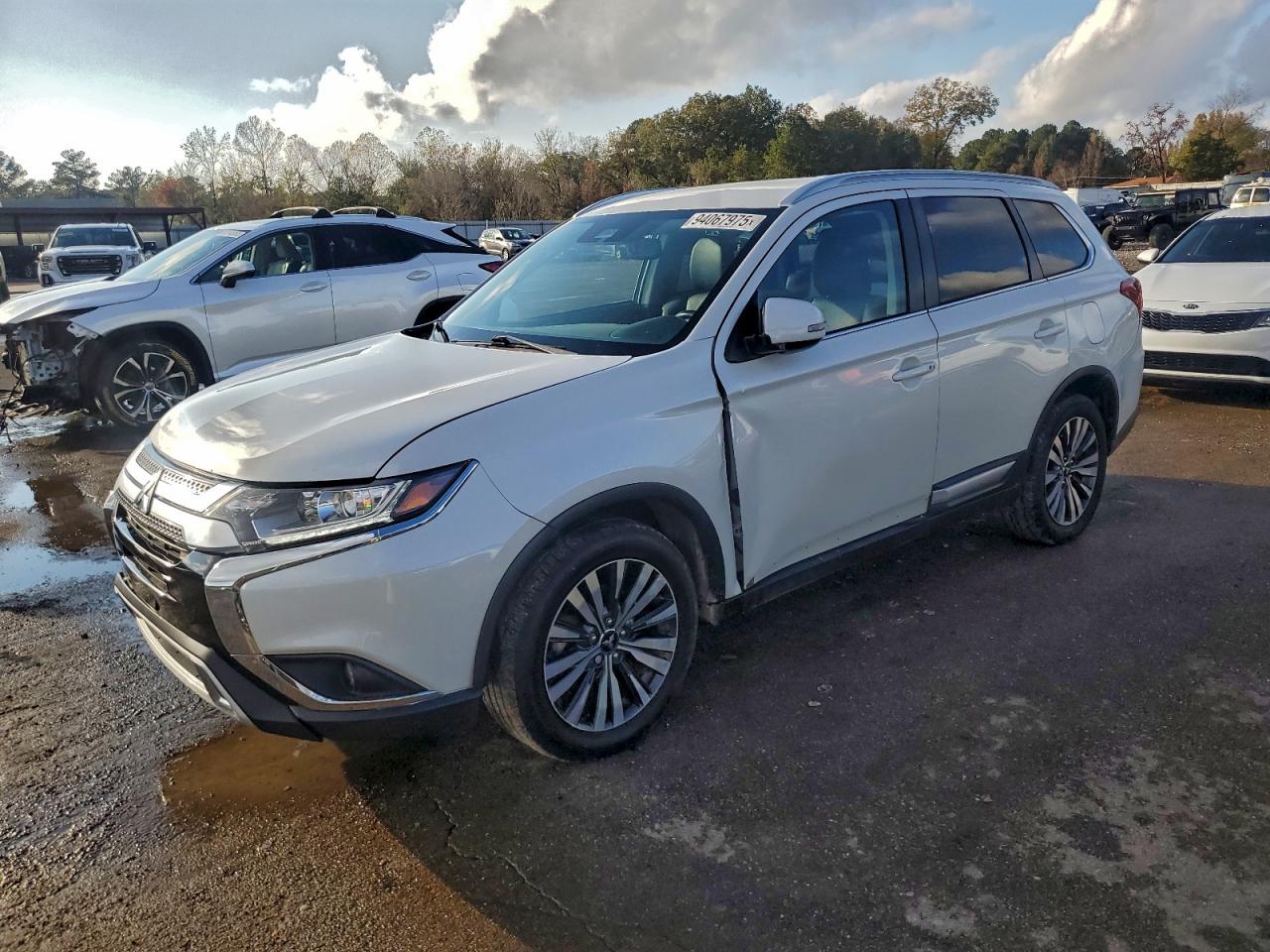 MITSUBISHI OUTLANDER SE