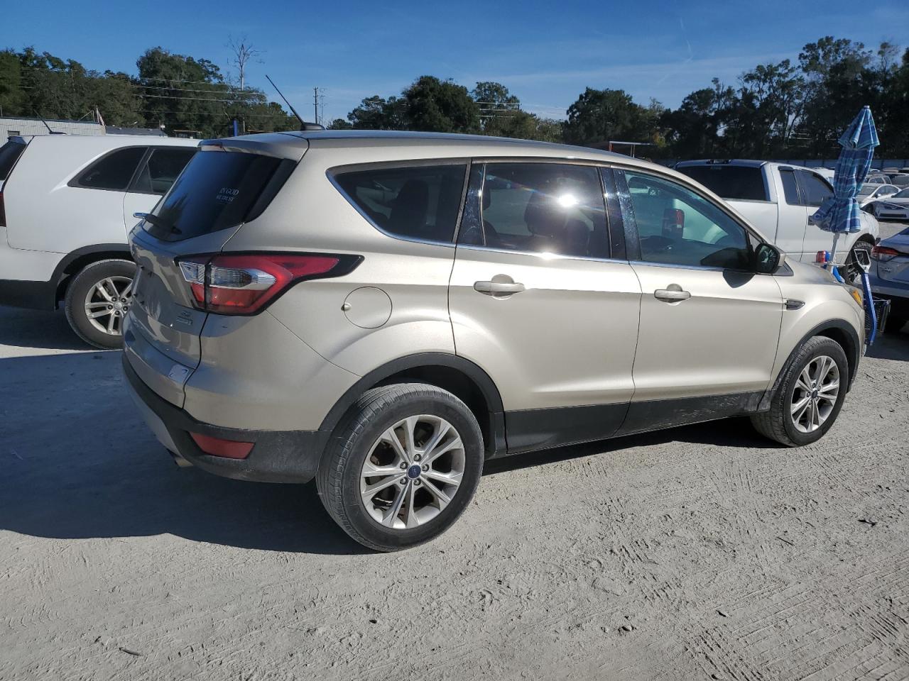FORD ESCAPE SE