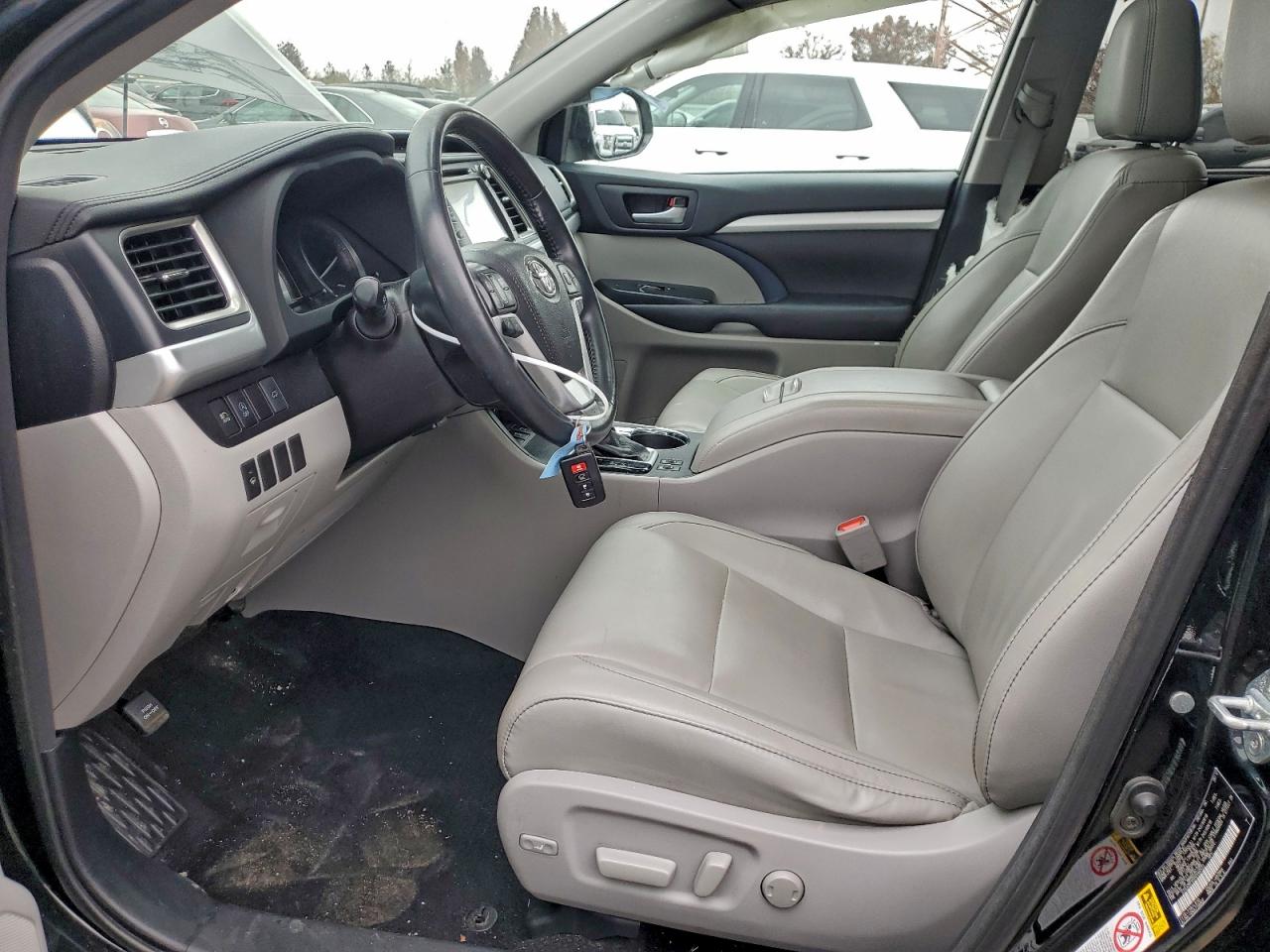 TOYOTA HIGHLANDER SE