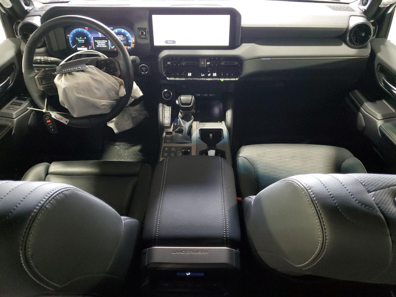 TOYOTA LAND CRUISER BASE