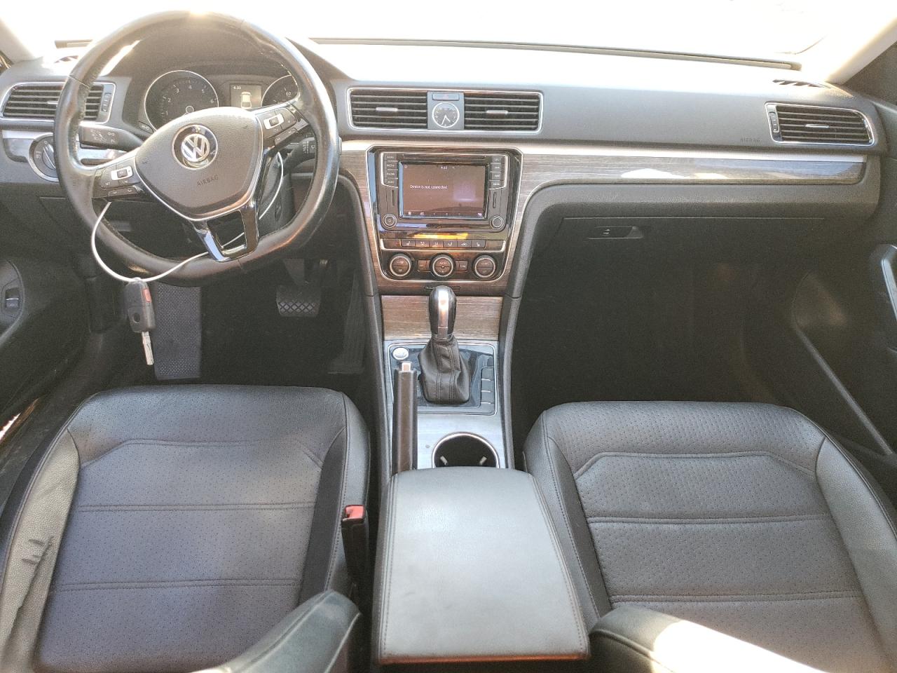 VOLKSWAGEN PASSAT SE