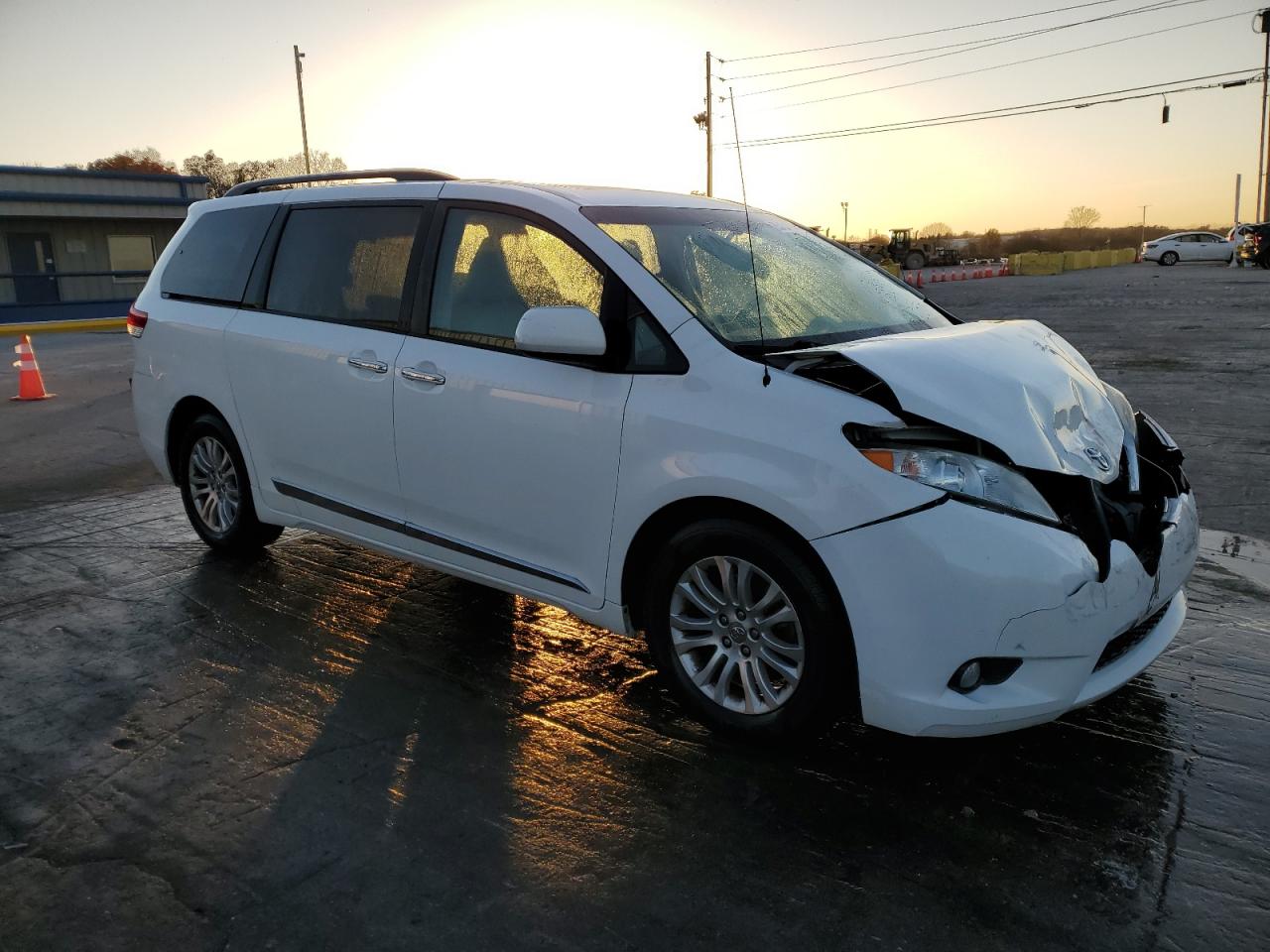 TOYOTA SIENNA XLE