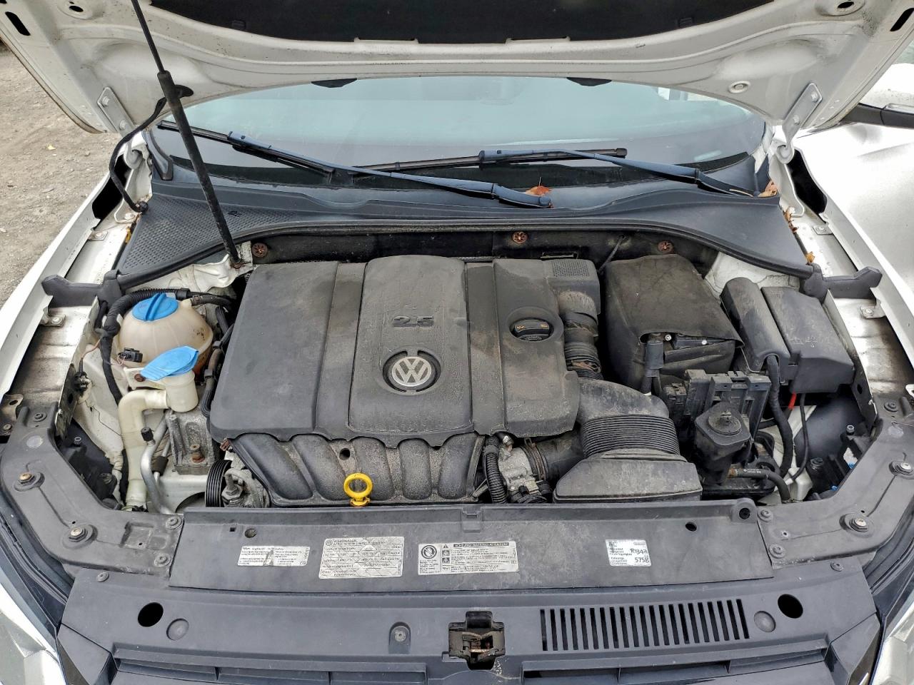 VOLKSWAGEN PASSAT SE