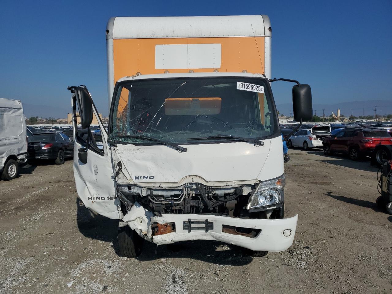 Lot #3293268464 2018 HINO 195