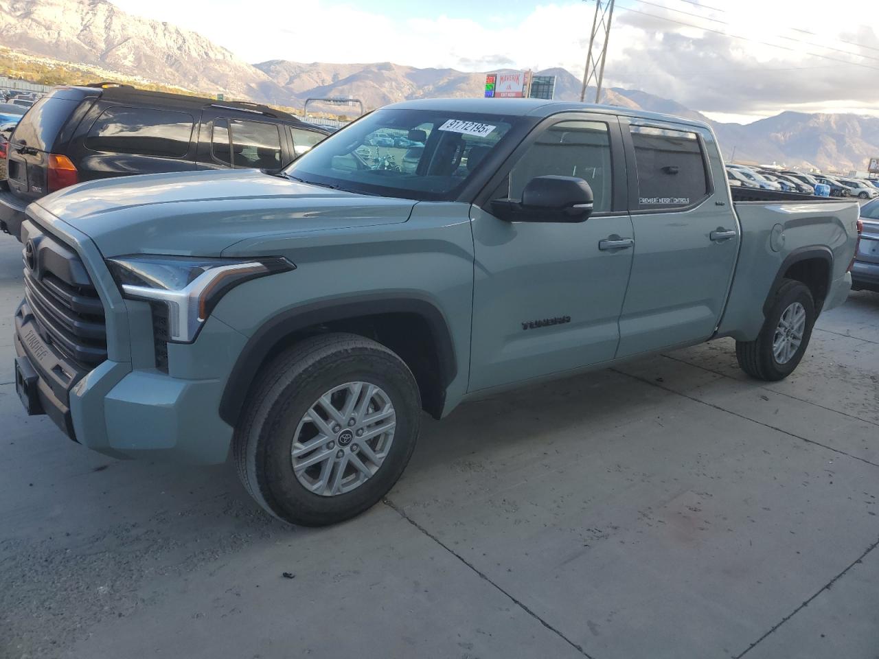 TOYOTA TUNDRA CREWMAX SR5