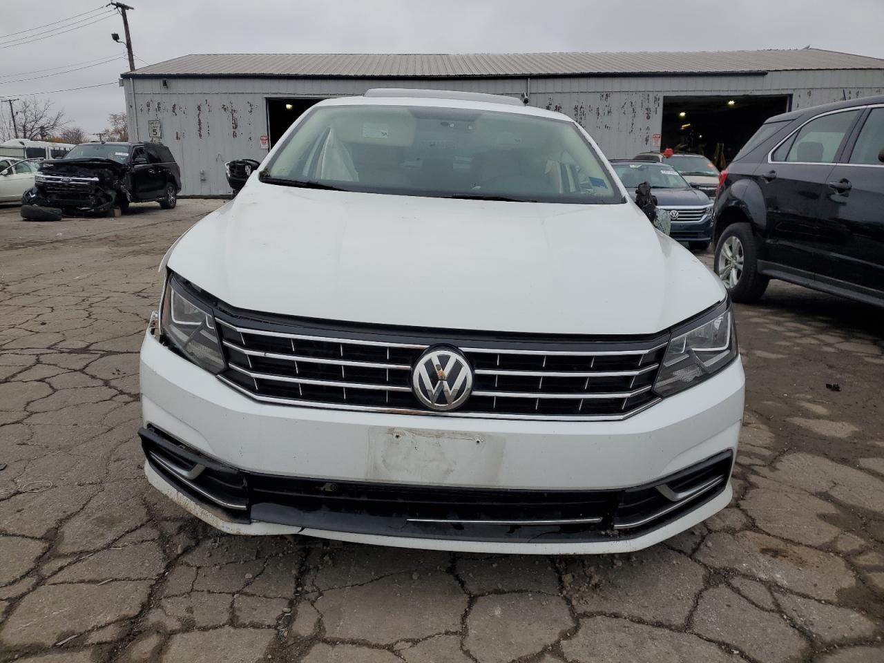 VOLKSWAGEN PASSAT SE
