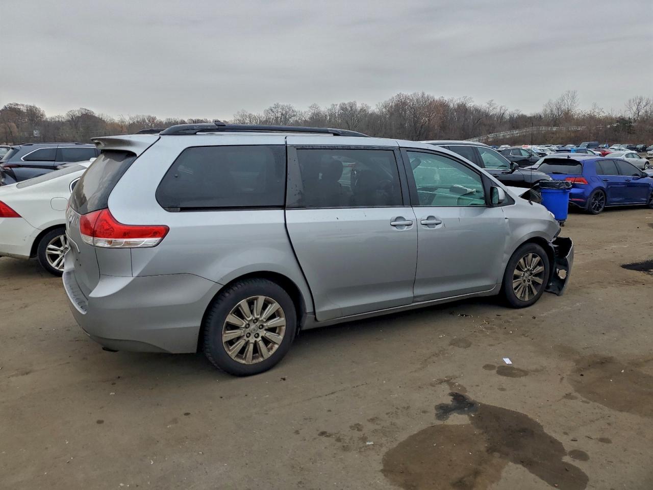 TOYOTA SIENNA XLE