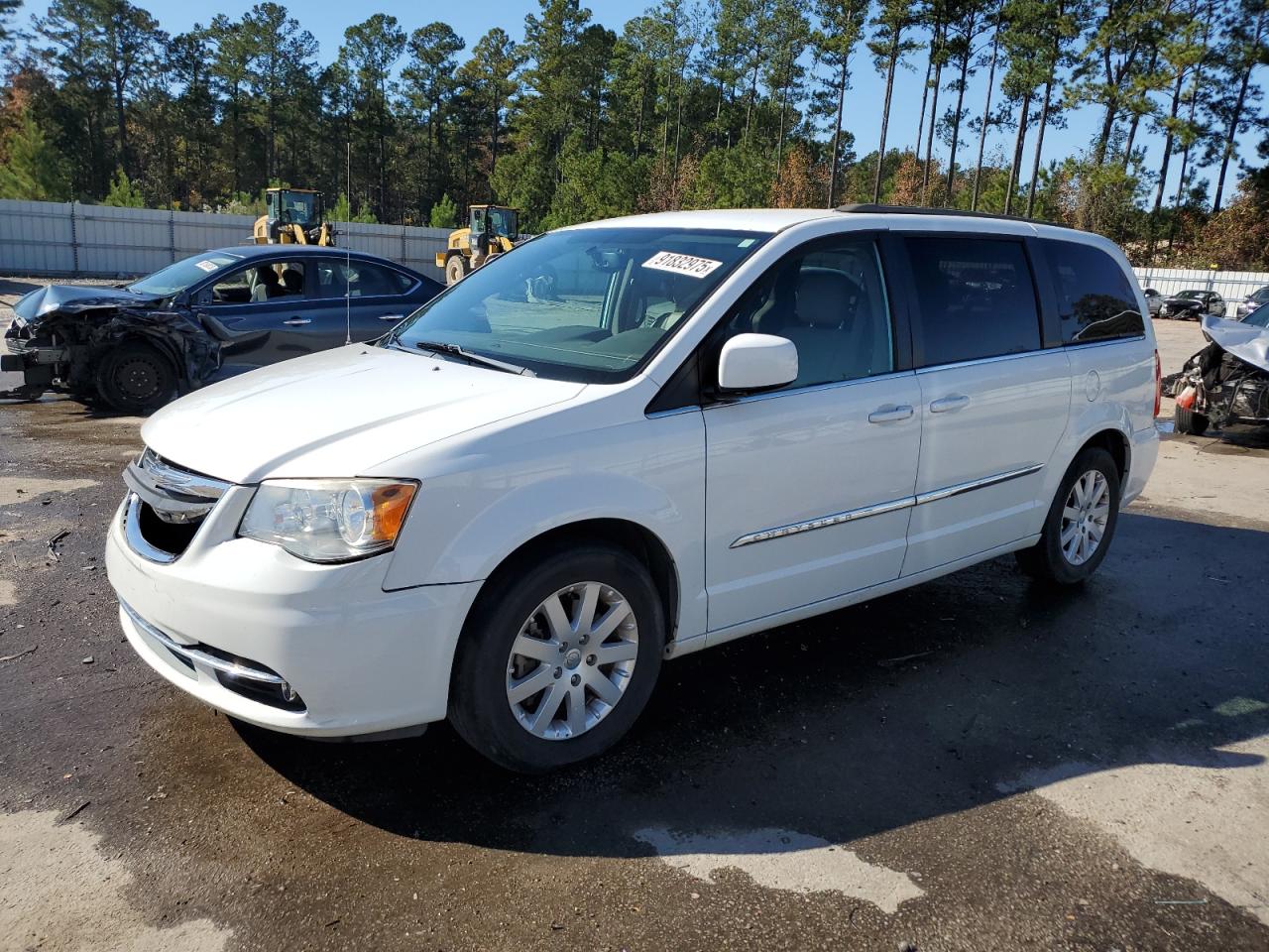 Lot #3290310250 2016 CHRYSLER TOWN & COU
