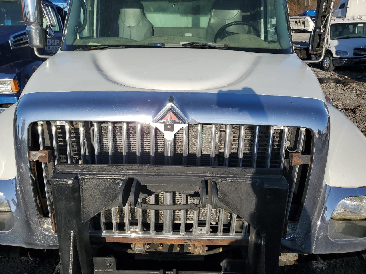 Lot #3287511996 2005 INTERNATIONAL 7000 7400