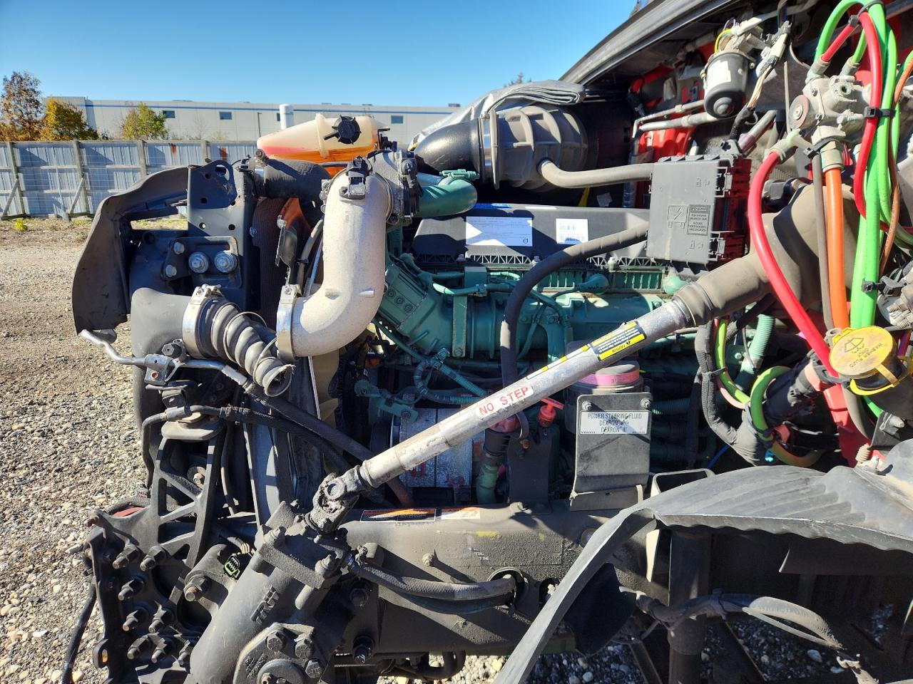 Lot #3302923072 2023 VOLVO VNR