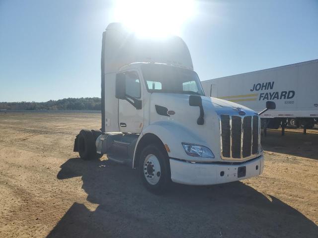 Global Auto Auctions: 2018 PETERBILT TRACTOR 579