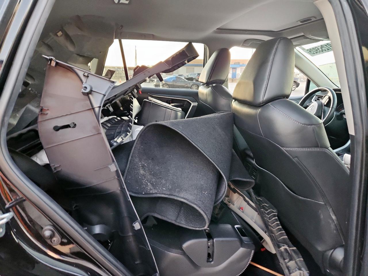 TOYOTA RAV4 XLE PREMIUM