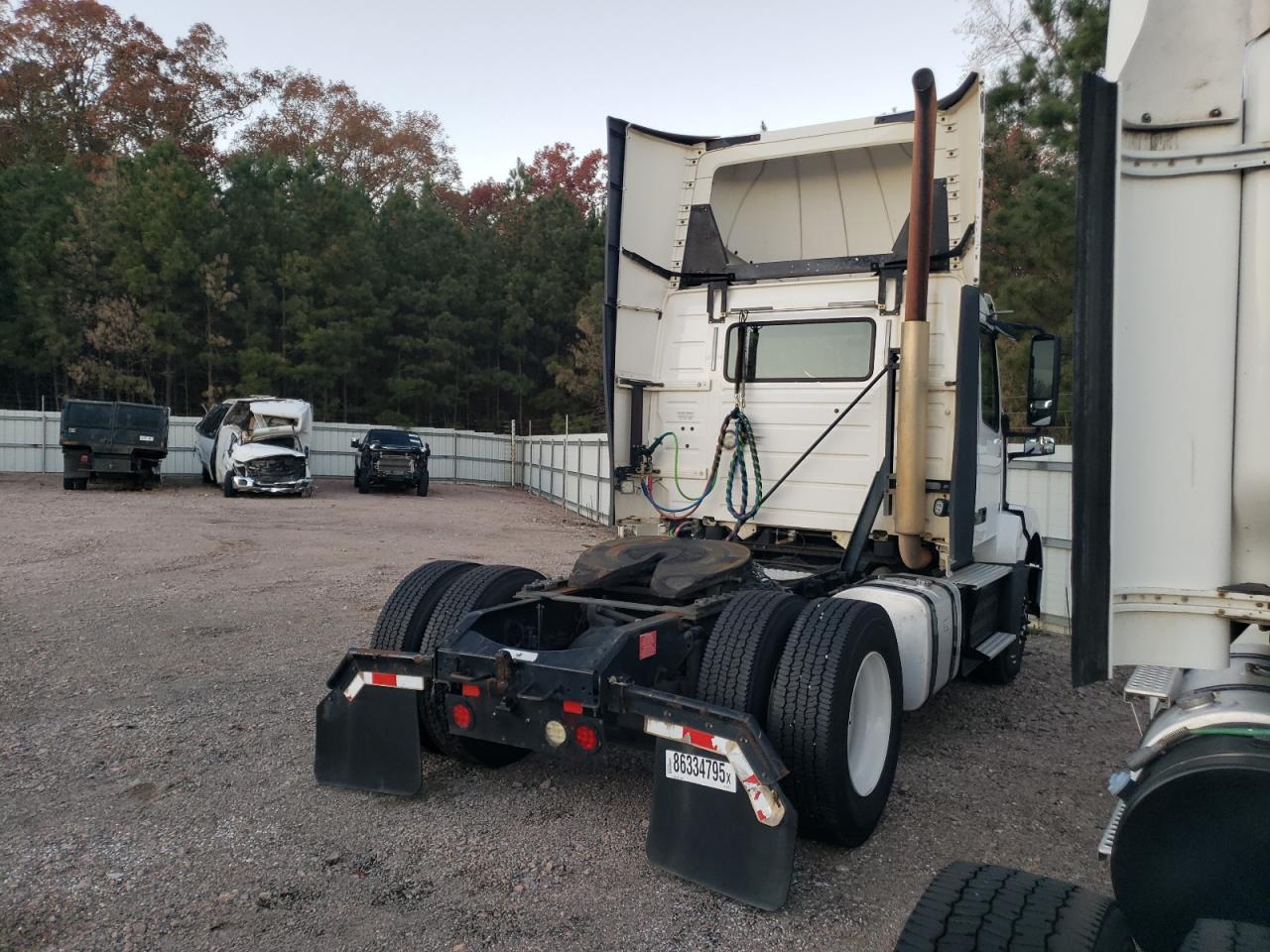 Lot #3292361271 2016 VOLVO VNL