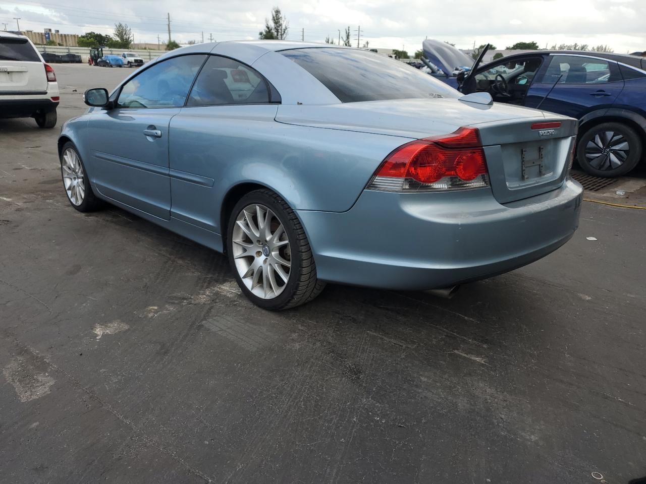 Lot #3302853906 2008 VOLVO C70 T5