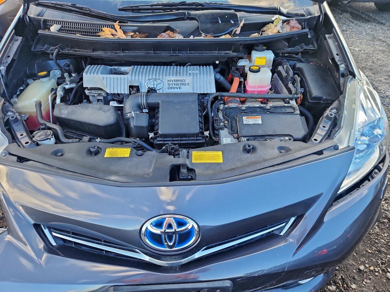 Lot #3309194636 2013 TOYOTA PRIUS V