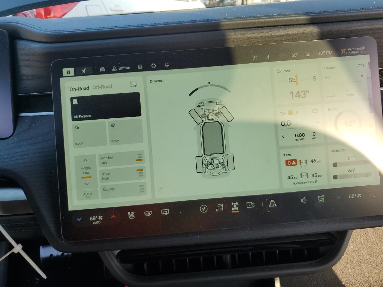 Lot #3302030132 2025 RIVIAN R1S ADVENT