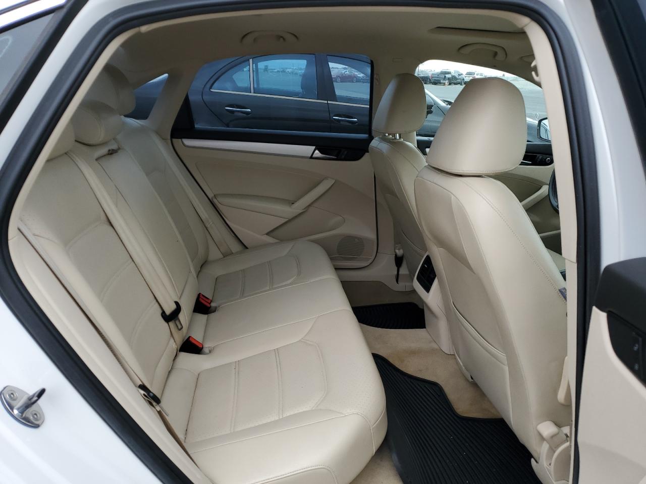 VOLKSWAGEN PASSAT SE