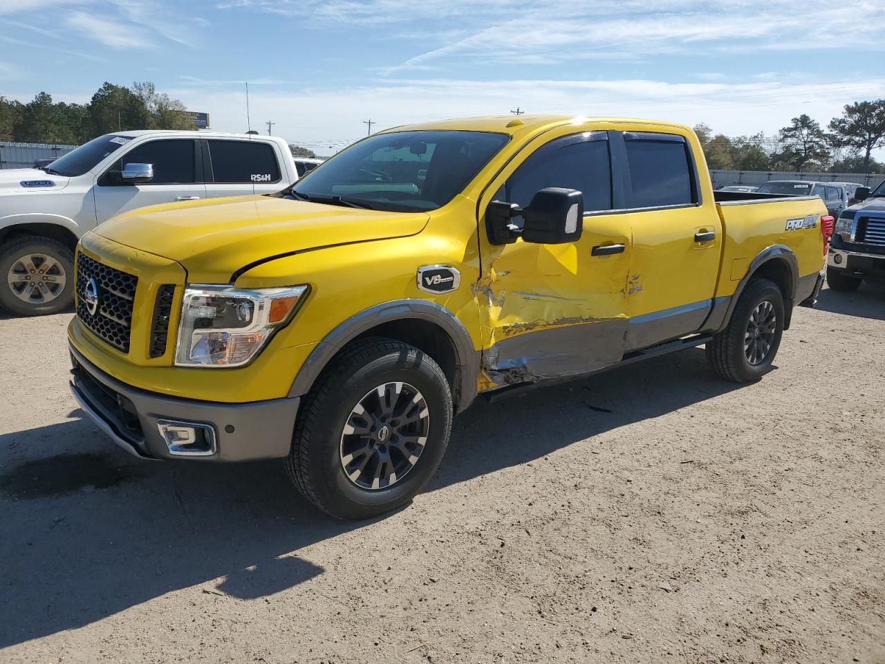 NISSAN TITAN SV