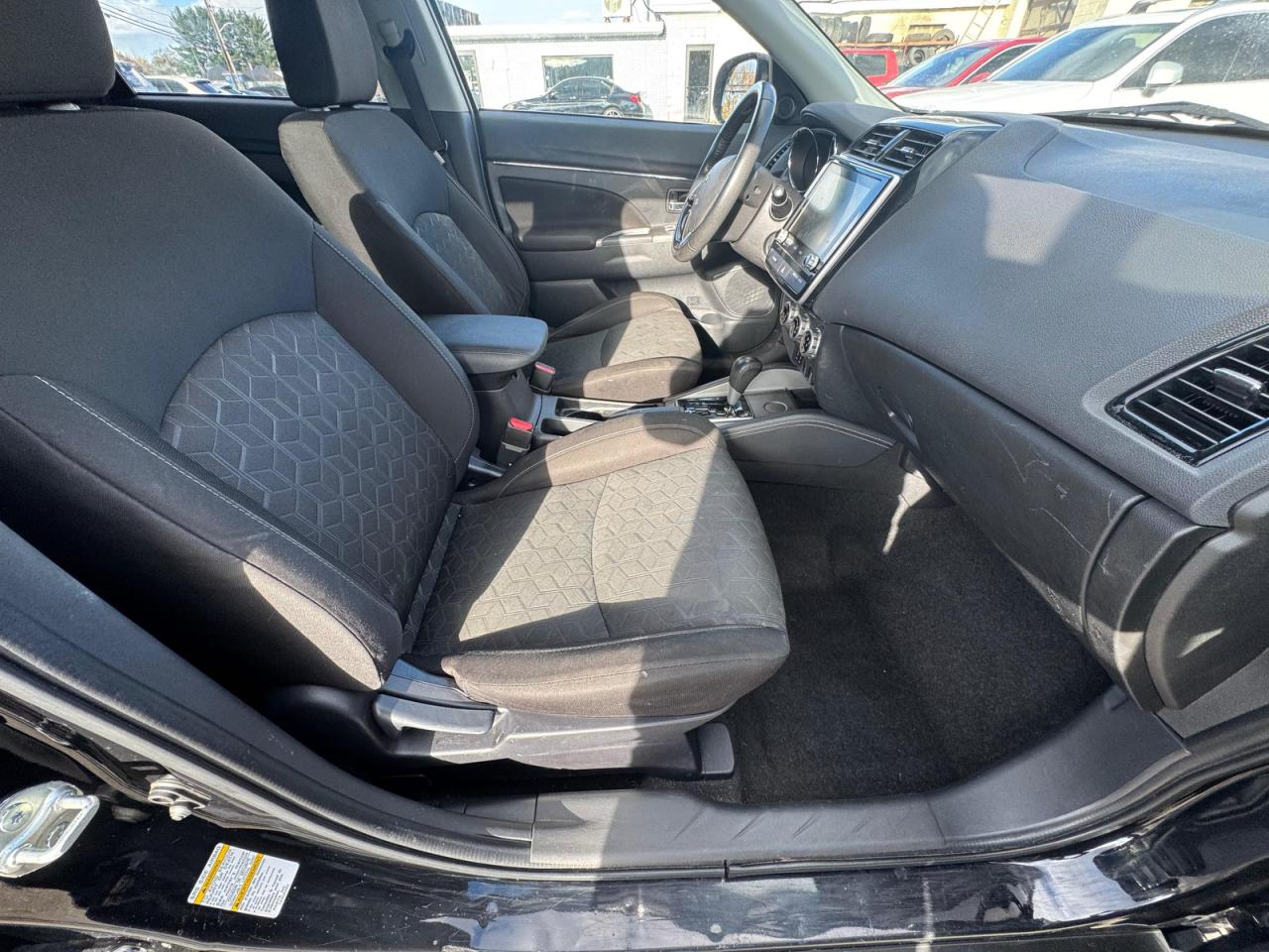 MITSUBISHI OUTLANDER SE