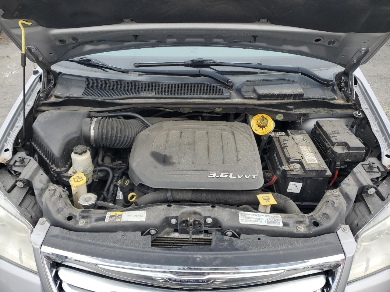 CHRYSLER TOWN & COUNTRY TOURING L