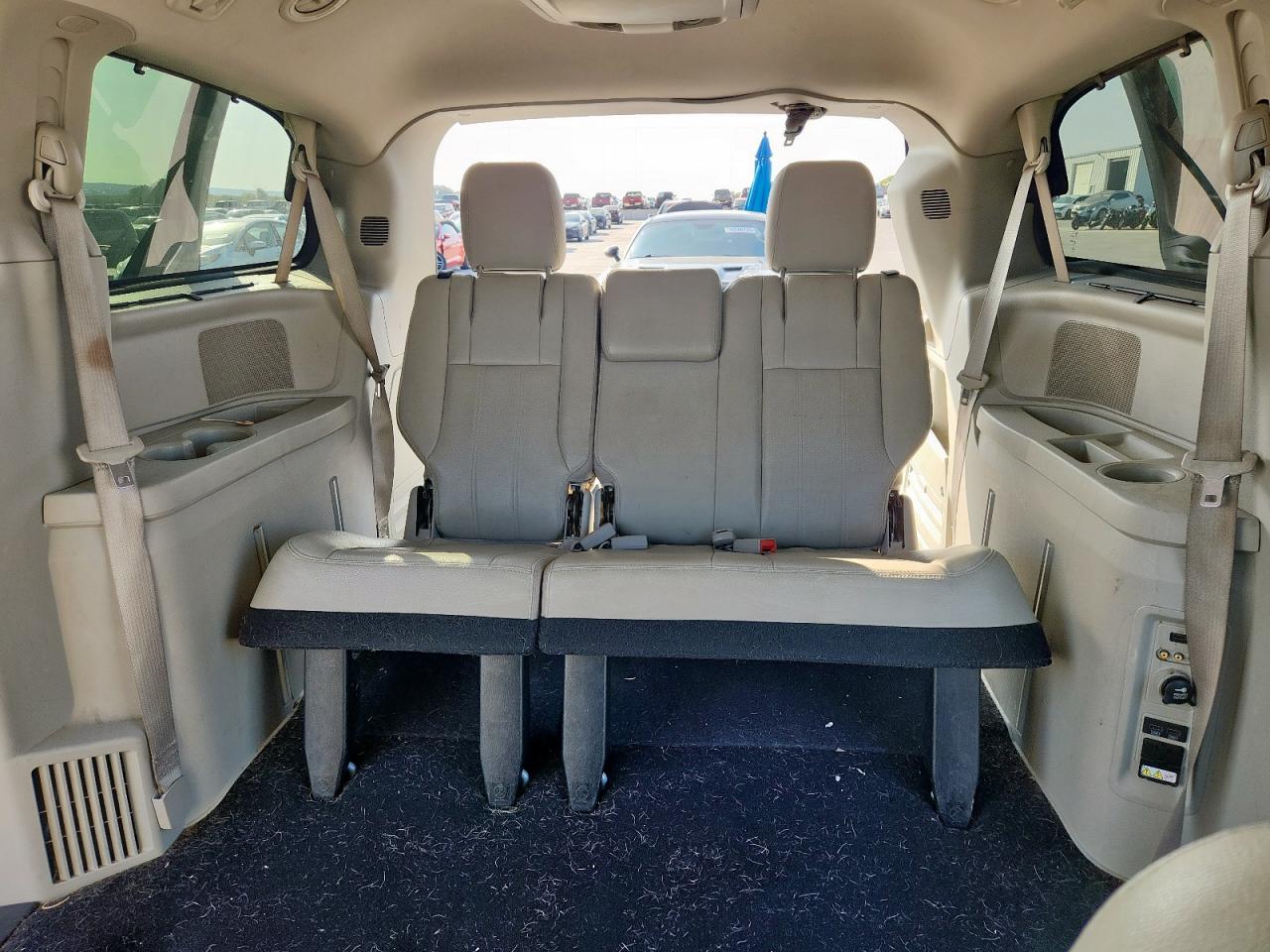 CHRYSLER TOWN & COUNTRY TOURING L