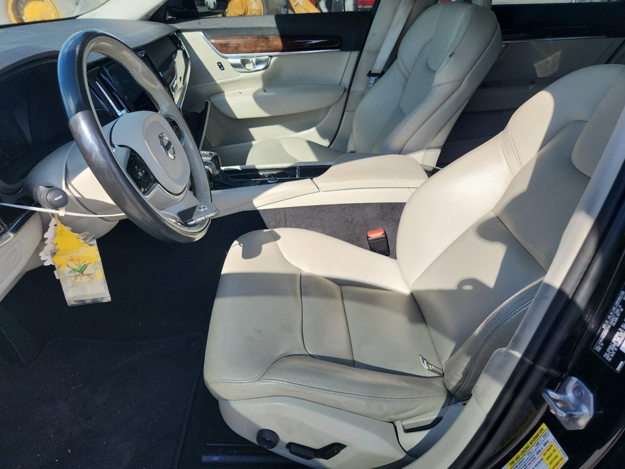 VOLVO S90 T5 MOMENTUM