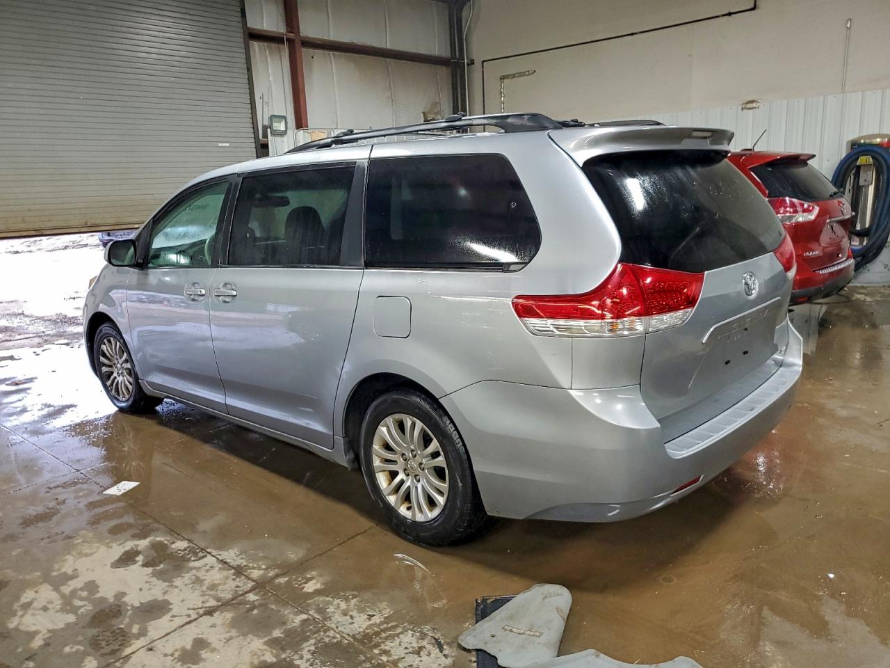 TOYOTA SIENNA XLE