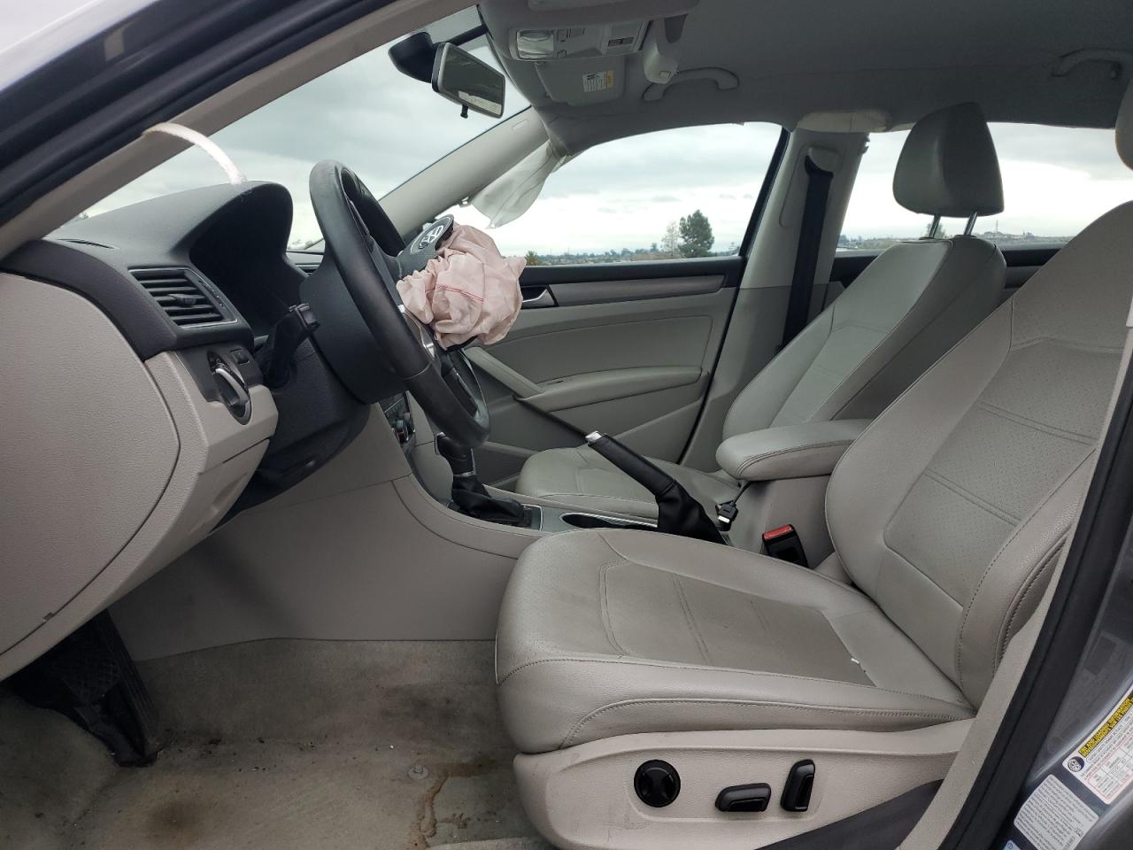 VOLKSWAGEN PASSAT SE