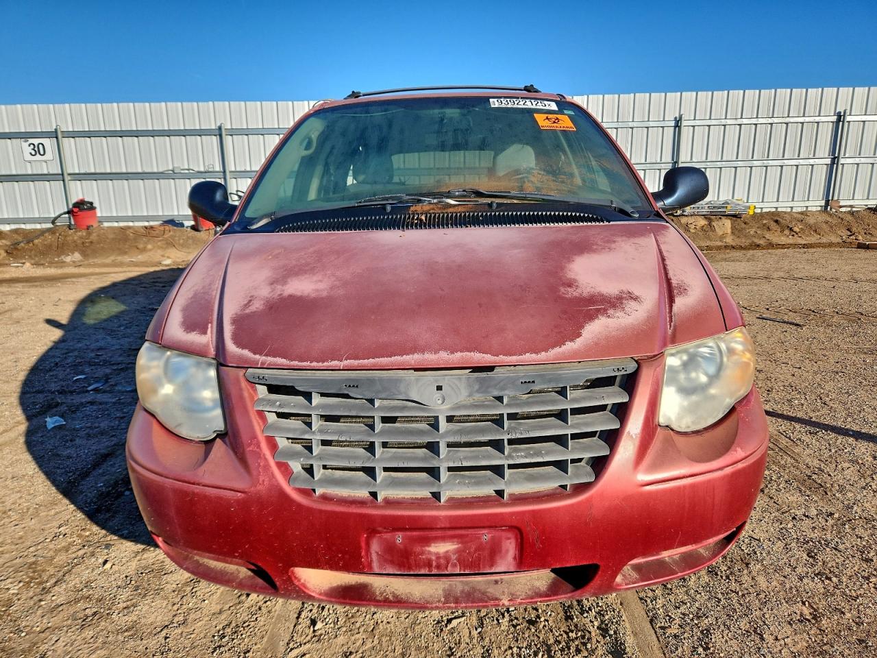Lot #3302905016 2005 CHRYSLER TOWN & COU