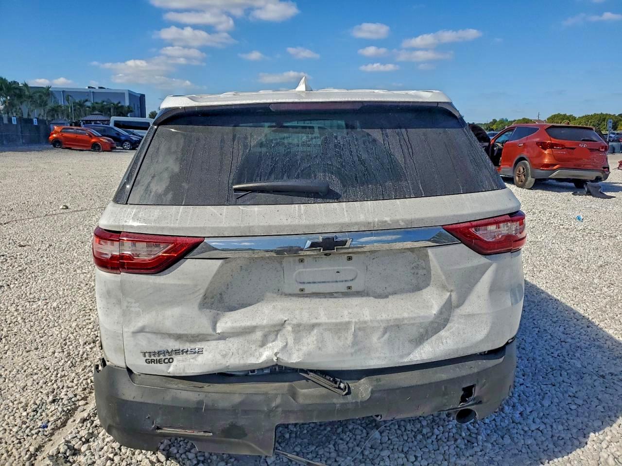 CHEVROLET TRAVERSE LS