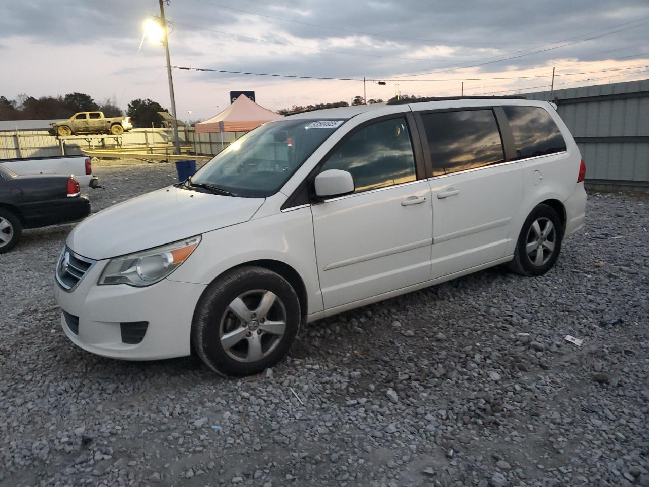 Lot #3301819419 2011 VOLKSWAGEN ROUTAN SE