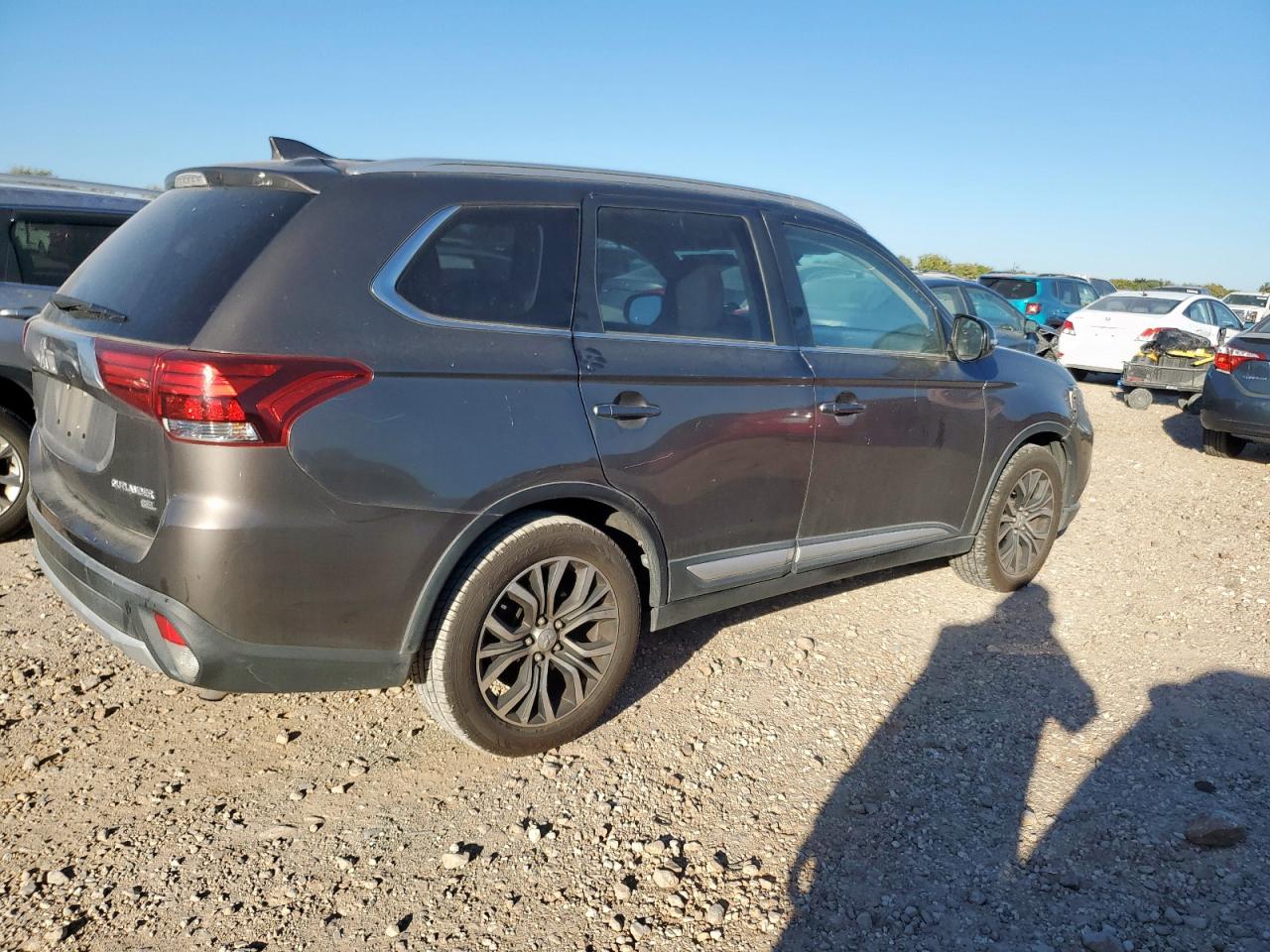 MITSUBISHI OUTLANDER SE