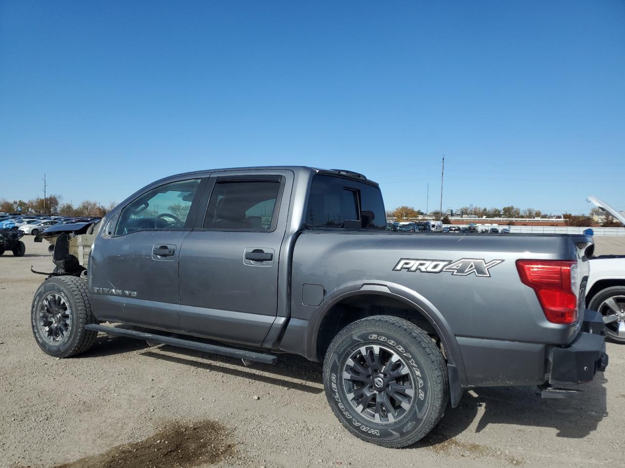 NISSAN TITAN SV