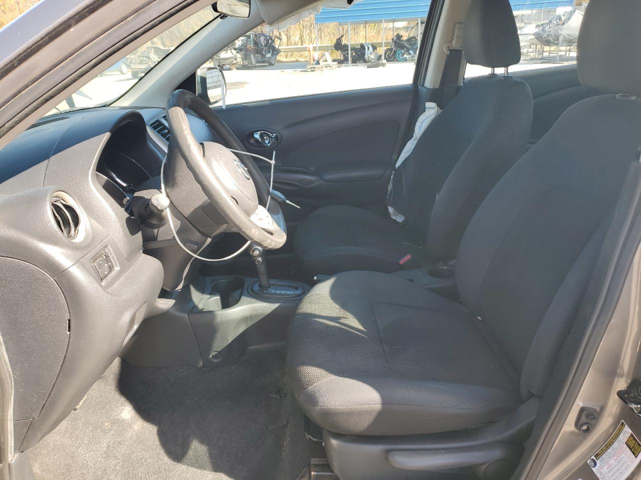 NISSAN VERSA S