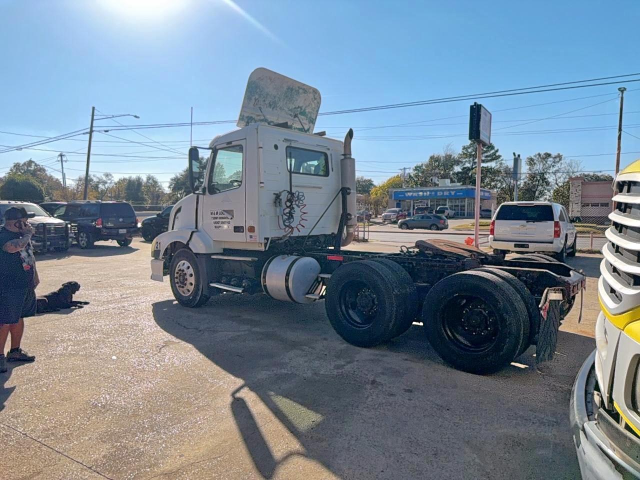 Lot #3290026270 2006 VOLVO VN VNL