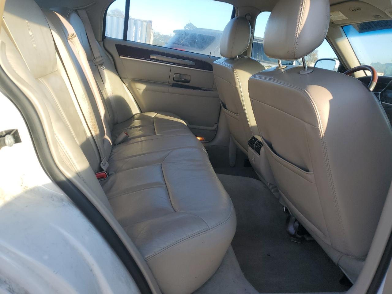 LINCOLN TOWN CAR SIGNATURE LIMITED