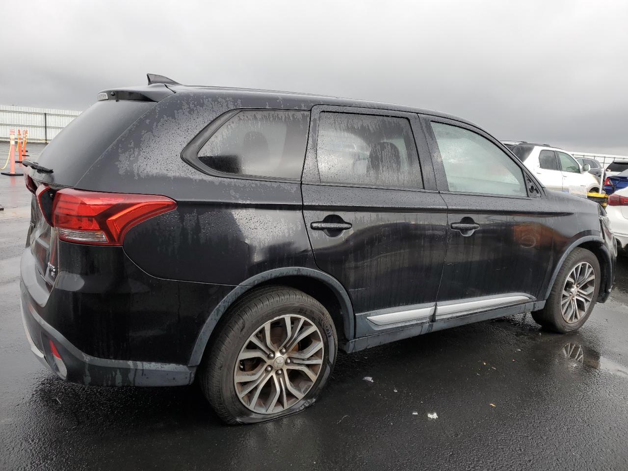 MITSUBISHI OUTLANDER SE