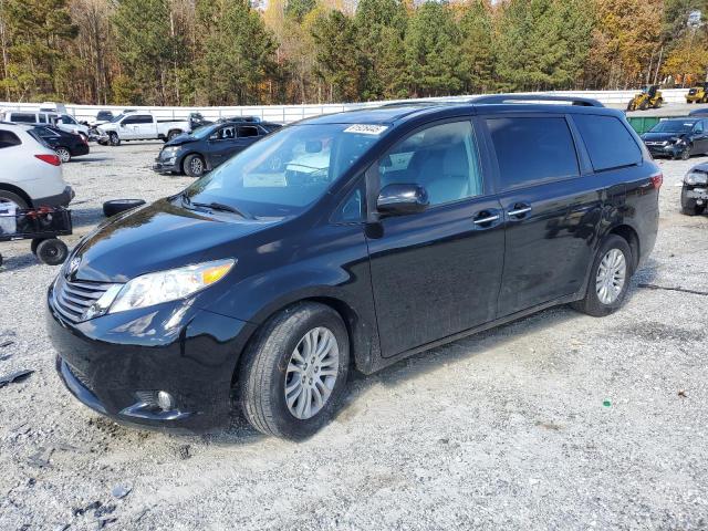 Global Auto Auctions: 2017 TOYOTA SIENNA XLE