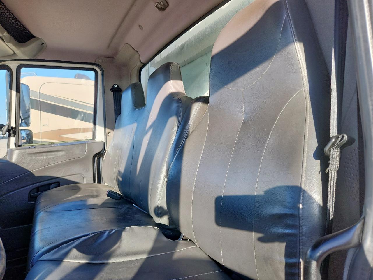 Lot #3286490167 2018 INTERNATIONAL 4000 4300