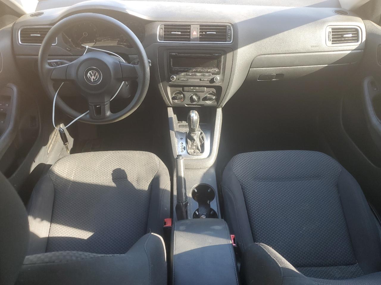 VOLKSWAGEN JETTA BASE