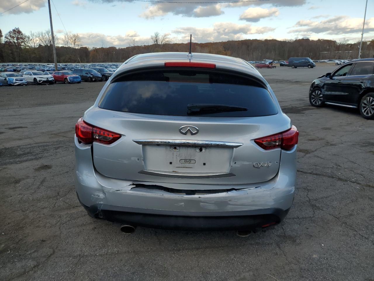 INFINITI QX70