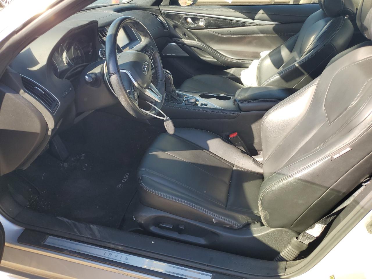 INFINITI Q60 LUXE 300