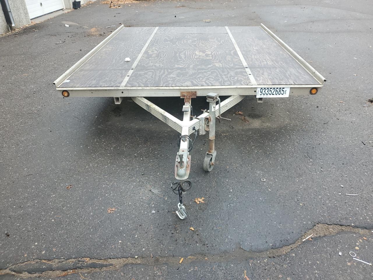 Lot #3302691001 2002 NEWMANS TRAILER