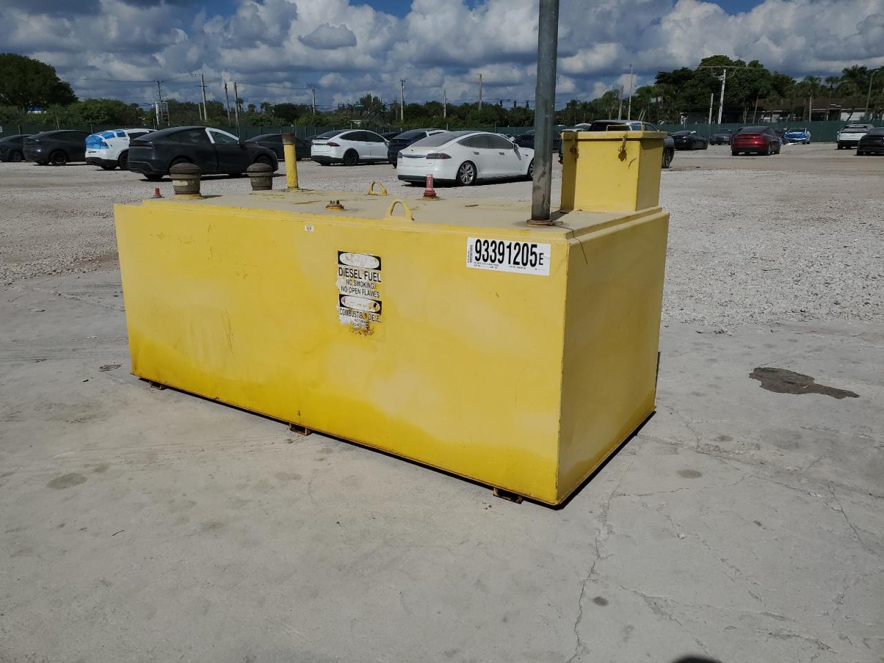 Lot #3293324473 2000 FUEL TANK